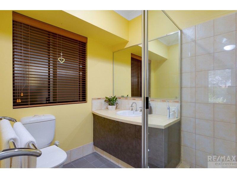 15 Lynnburn Pass, Carramar WA 6031