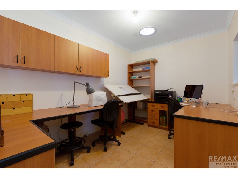 15 Lynnburn Pass, Carramar WA 6031