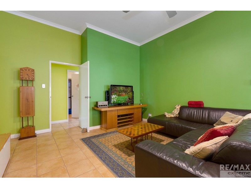 15 Lynnburn Pass, Carramar WA 6031