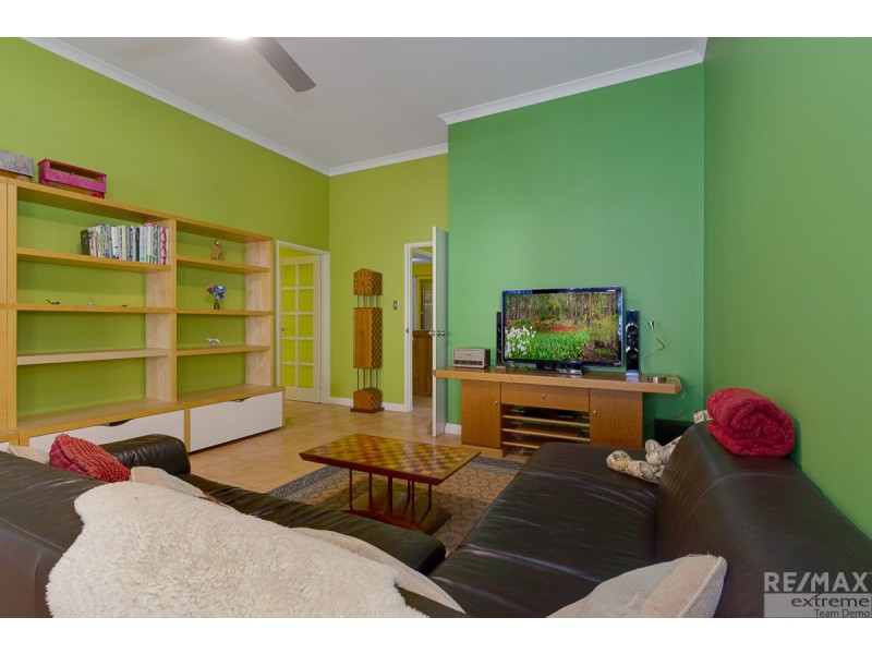 15 Lynnburn Pass, Carramar WA 6031