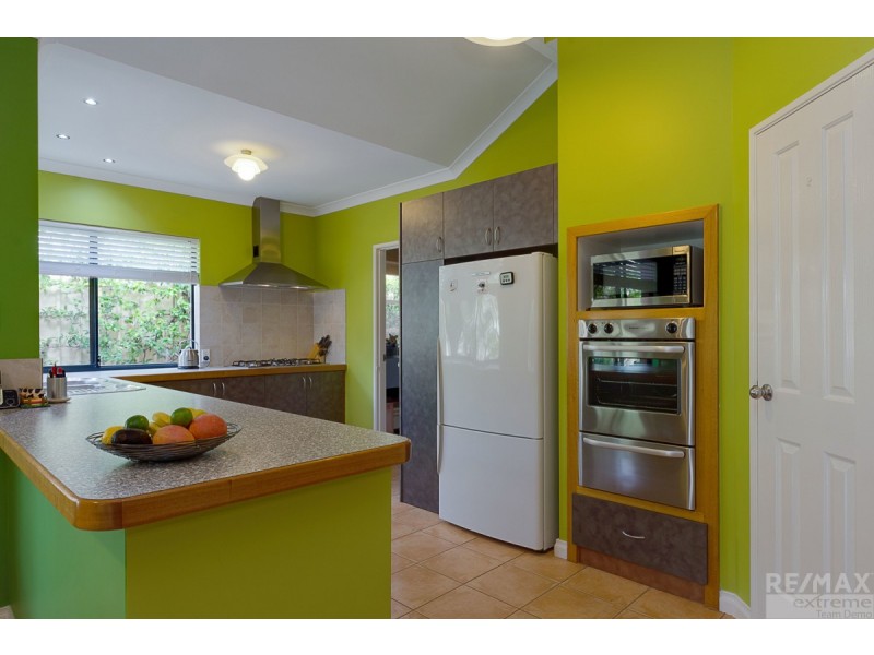 15 Lynnburn Pass, Carramar WA 6031