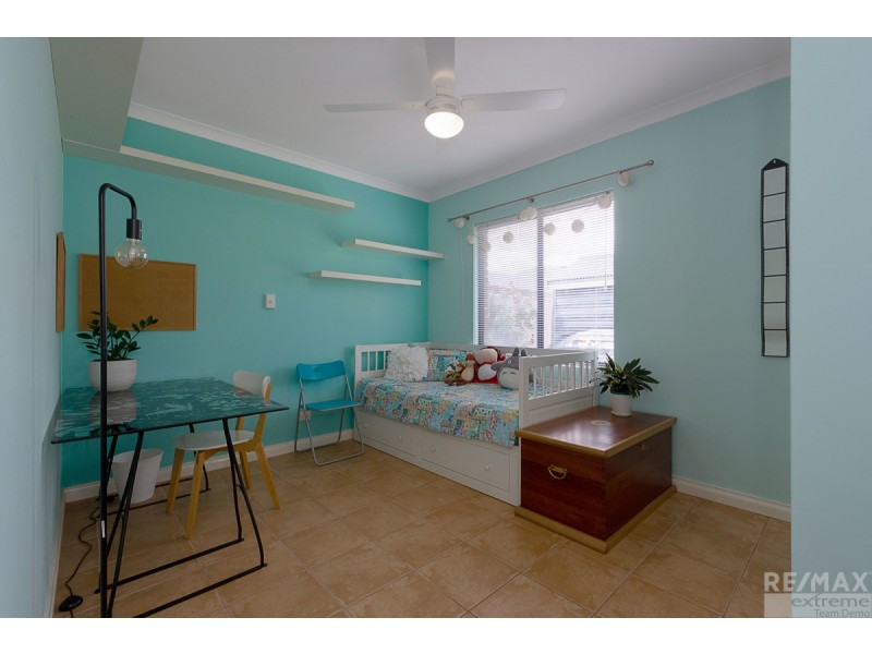 15 Lynnburn Pass, Carramar WA 6031