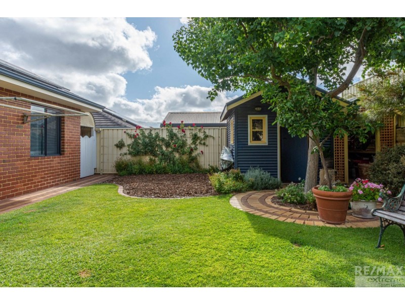 15 Lynnburn Pass, Carramar WA 6031