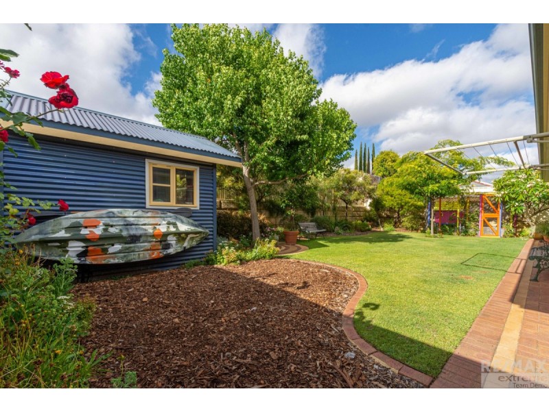 15 Lynnburn Pass, Carramar WA 6031