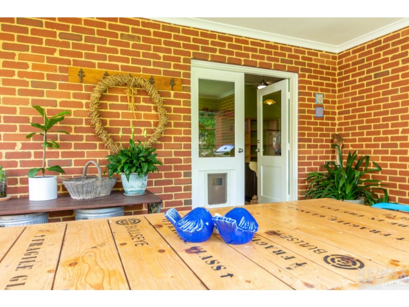 15 Lynnburn Pass, Carramar WA 6031