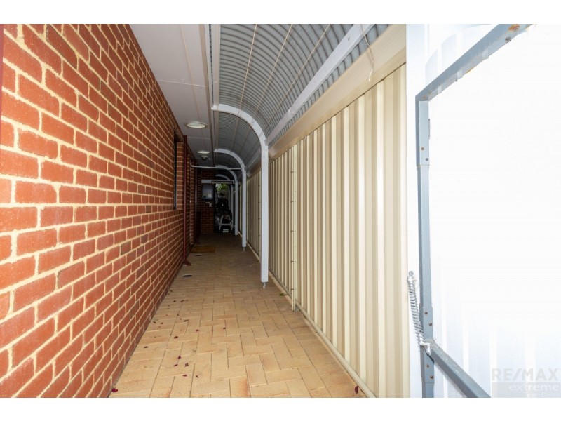 15 Lynnburn Pass, Carramar WA 6031