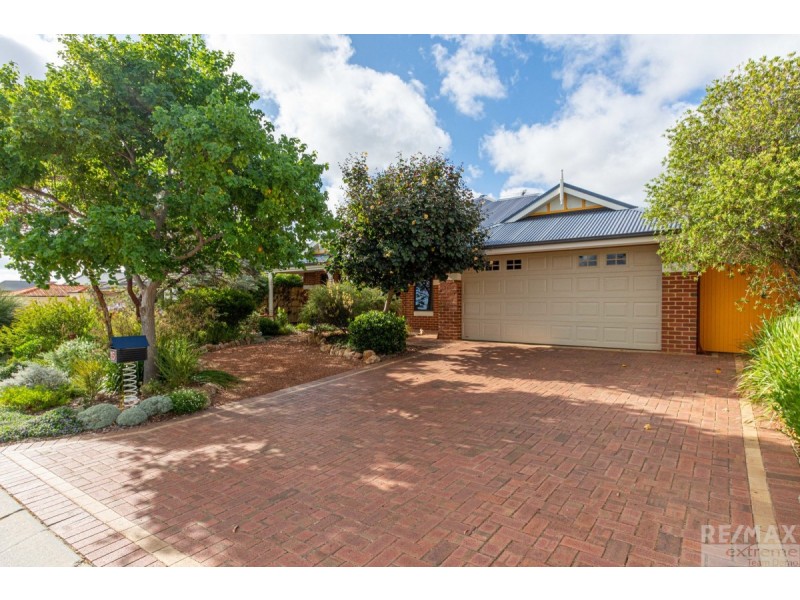 15 Lynnburn Pass, Carramar WA 6031
