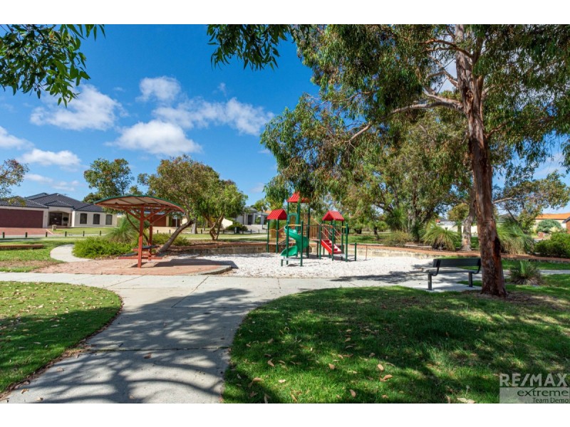 15 Lynnburn Pass, Carramar WA 6031