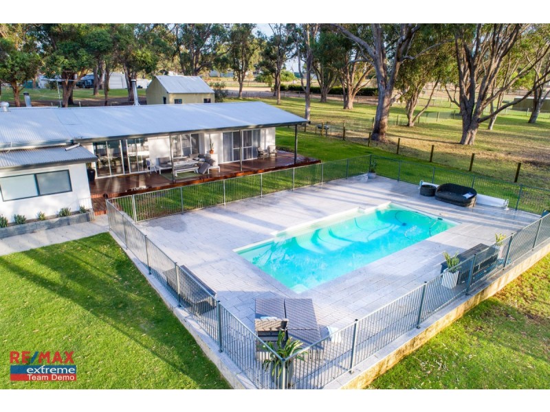 104 Greenvale Place, Mariginiup WA 6078