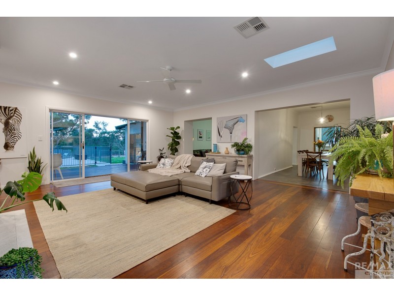 104 Greenvale Place, Mariginiup WA 6078