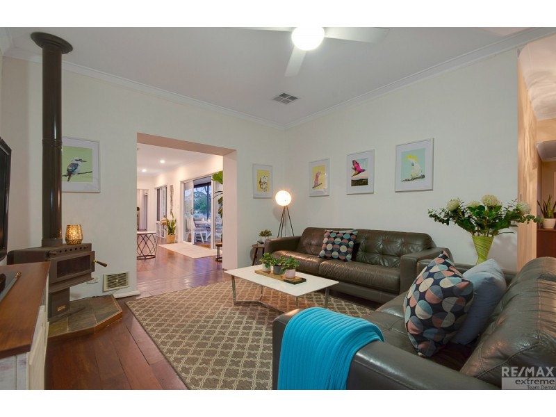 104 Greenvale Place, Mariginiup WA 6078