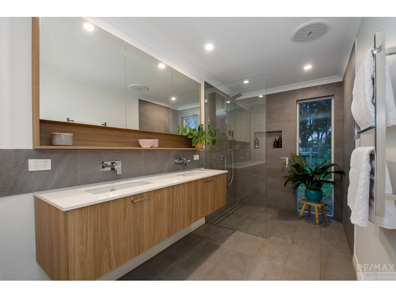 104 Greenvale Place, Mariginiup WA 6078