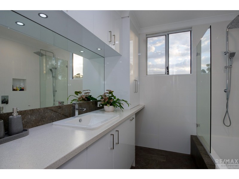 104 Greenvale Place, Mariginiup WA 6078