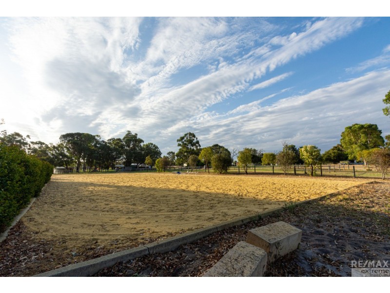 104 Greenvale Place, Mariginiup WA 6078