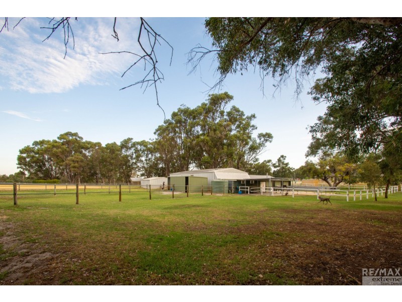 104 Greenvale Place, Mariginiup WA 6078