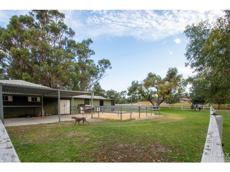 104 Greenvale Place, Mariginiup WA 6078