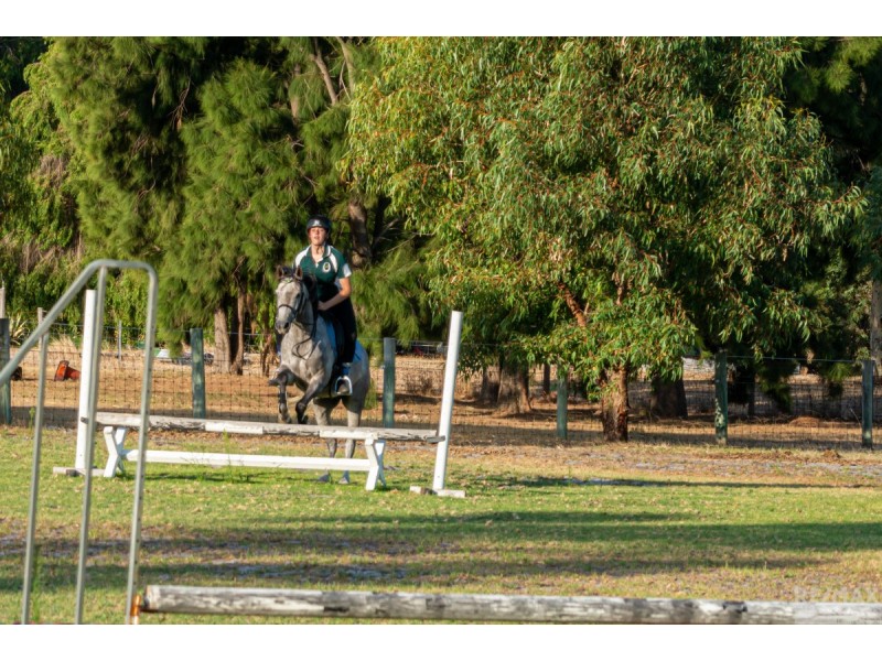 104 Greenvale Place, Mariginiup WA 6078