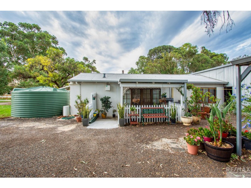 104 Greenvale Place, Mariginiup WA 6078