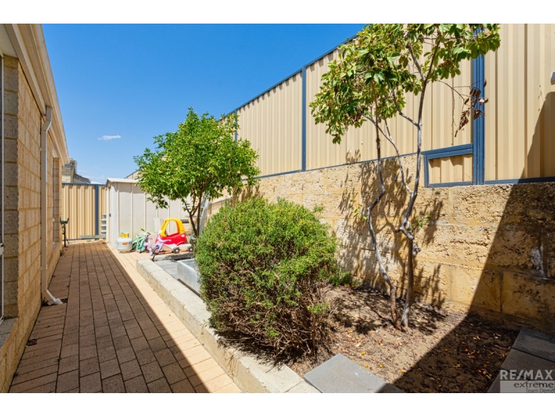 9 Triller Bend, Tapping WA 6065