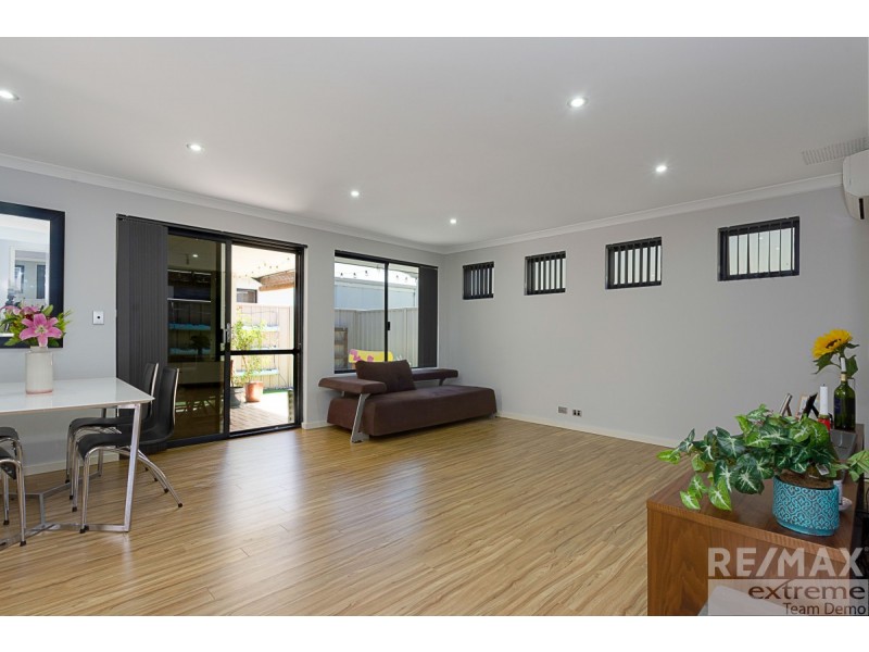 18/15 Crosthwait Circle, Tapping WA 6065