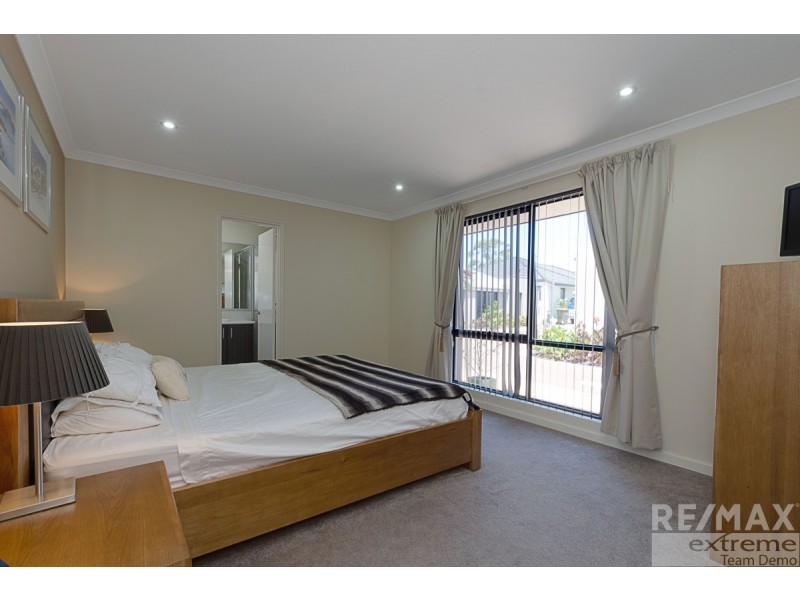 18/15 Crosthwait Circle, Tapping WA 6065