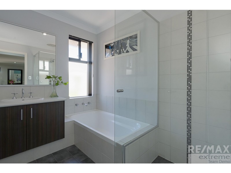 18/15 Crosthwait Circle, Tapping WA 6065