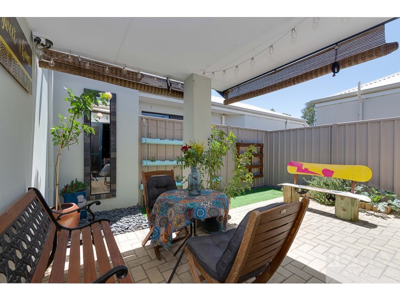 18/15 Crosthwait Circle, Tapping WA 6065