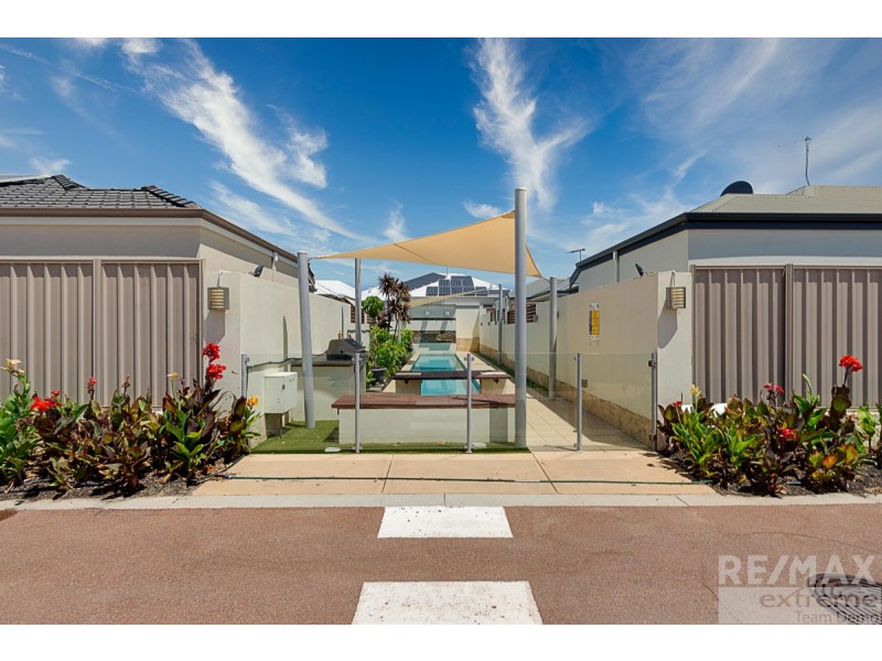 18/15 Crosthwait Circle, Tapping WA 6065