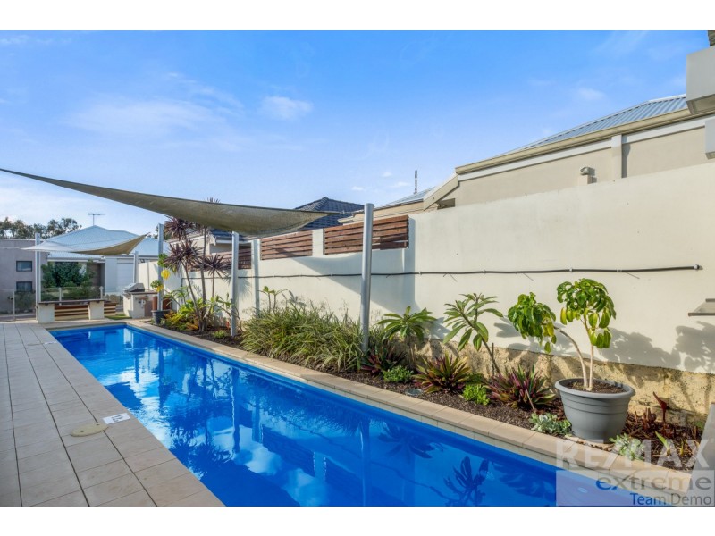 18/15 Crosthwait Circle, Tapping WA 6065