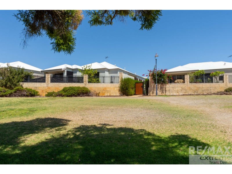 18/15 Crosthwait Circle, Tapping WA 6065