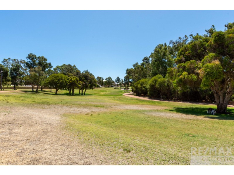 18/15 Crosthwait Circle, Tapping WA 6065