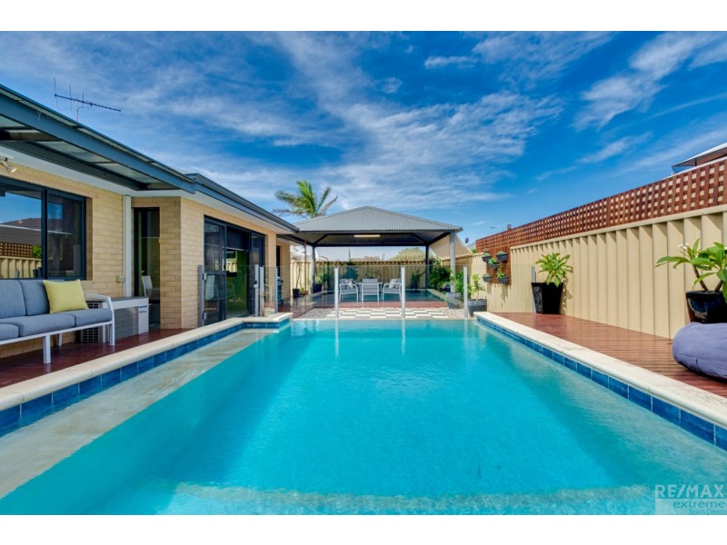 10 Leighton Gardens, Tapping WA 6065