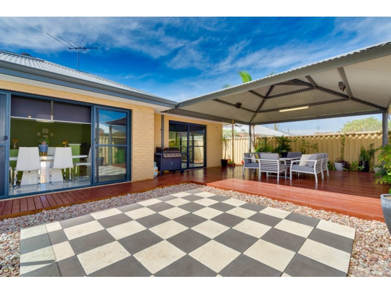 10 Leighton Gardens, Tapping WA 6065