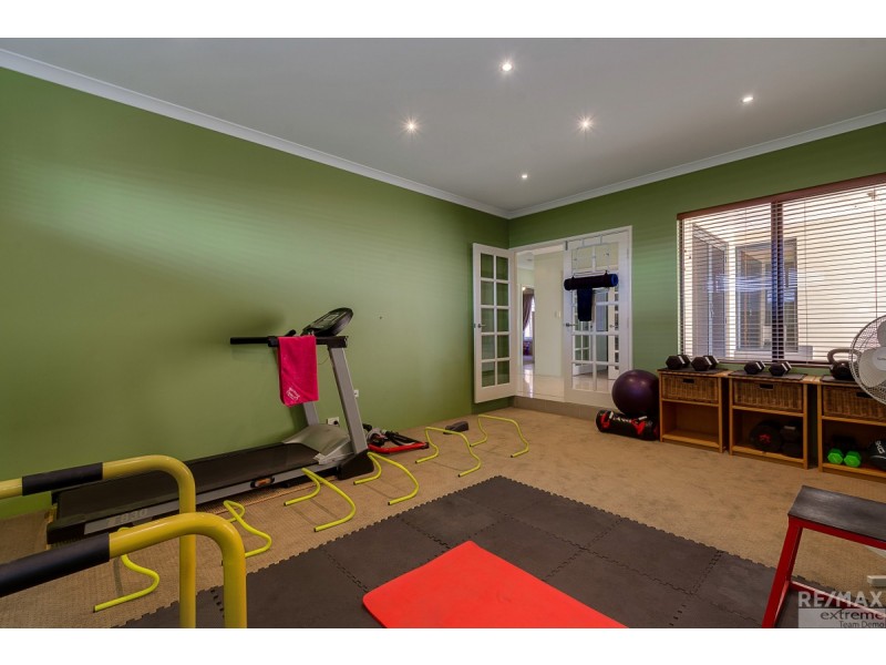 10 Leighton Gardens, Tapping WA 6065