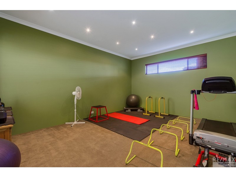 10 Leighton Gardens, Tapping WA 6065