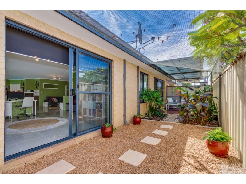 10 Leighton Gardens, Tapping WA 6065