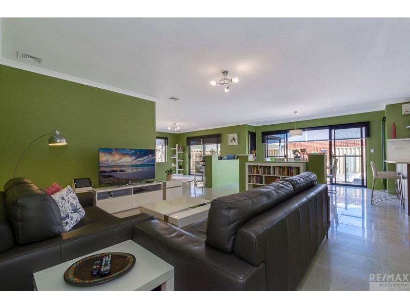 10 Leighton Gardens, Tapping WA 6065