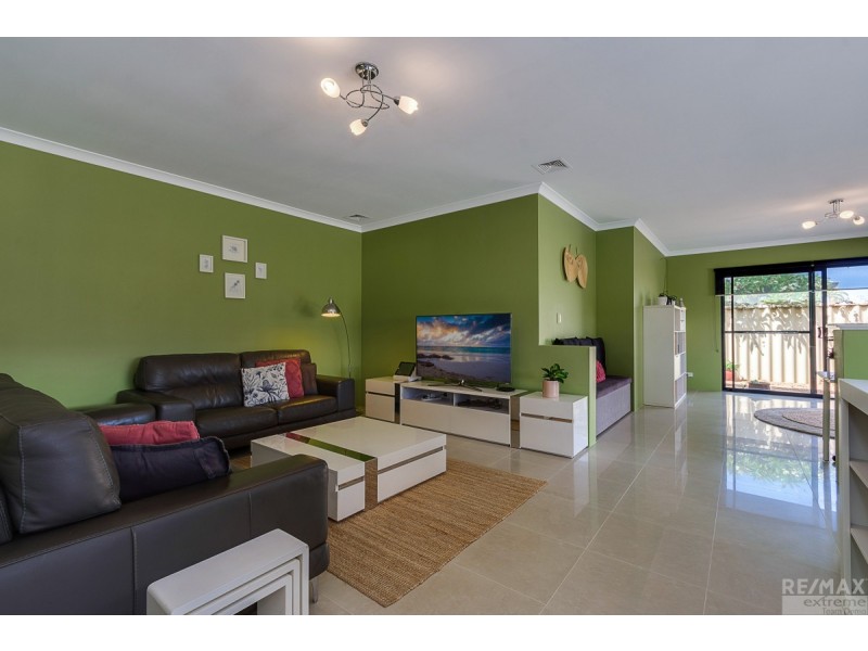 10 Leighton Gardens, Tapping WA 6065