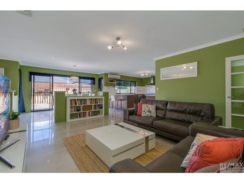 10 Leighton Gardens, Tapping WA 6065