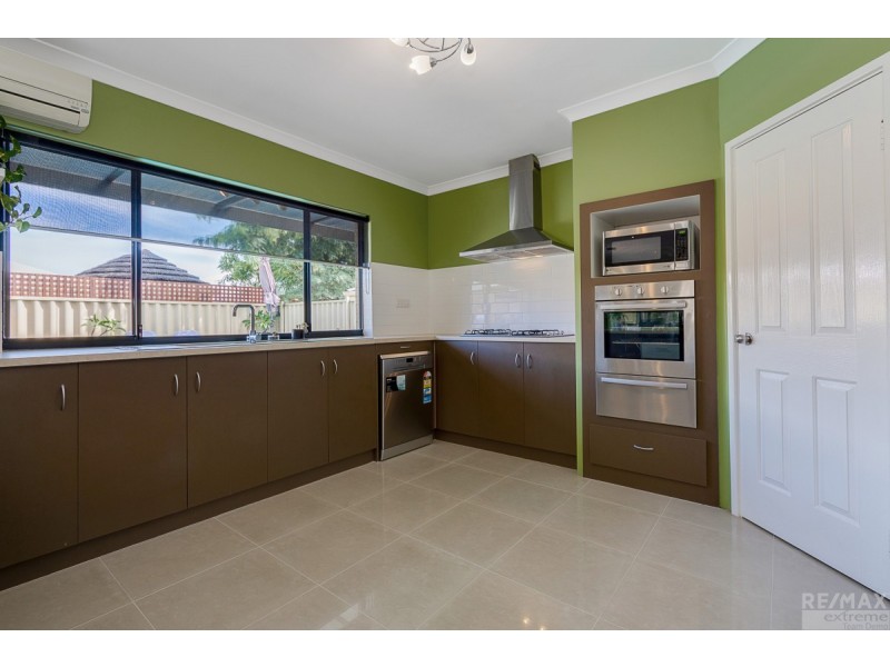 10 Leighton Gardens, Tapping WA 6065