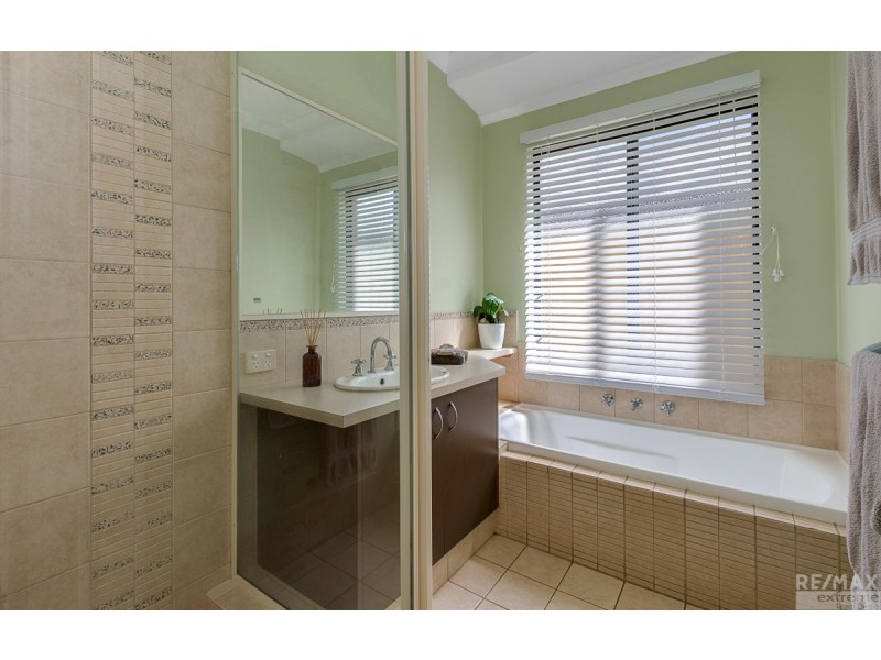 10 Leighton Gardens, Tapping WA 6065