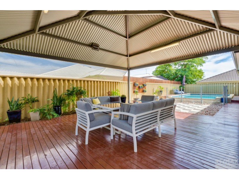 10 Leighton Gardens, Tapping WA 6065
