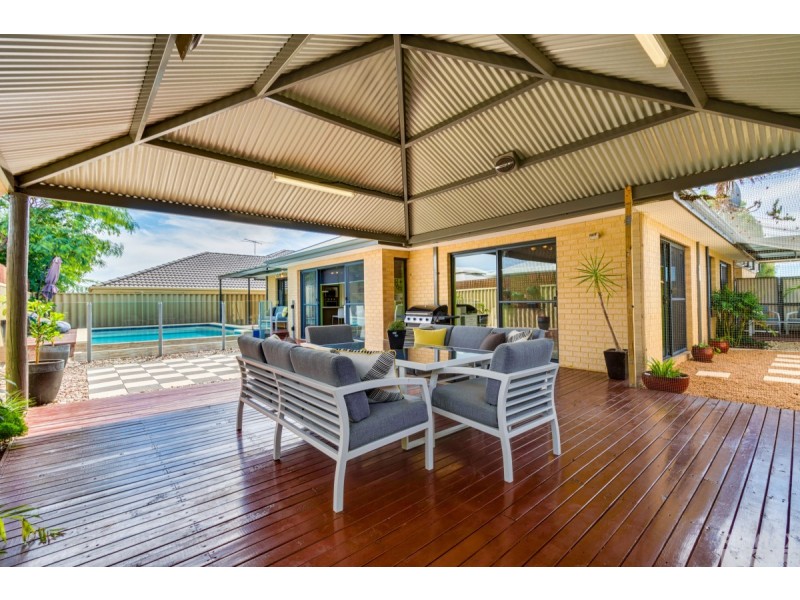 10 Leighton Gardens, Tapping WA 6065