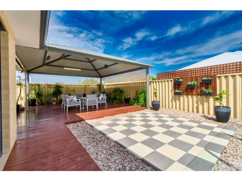 10 Leighton Gardens, Tapping WA 6065