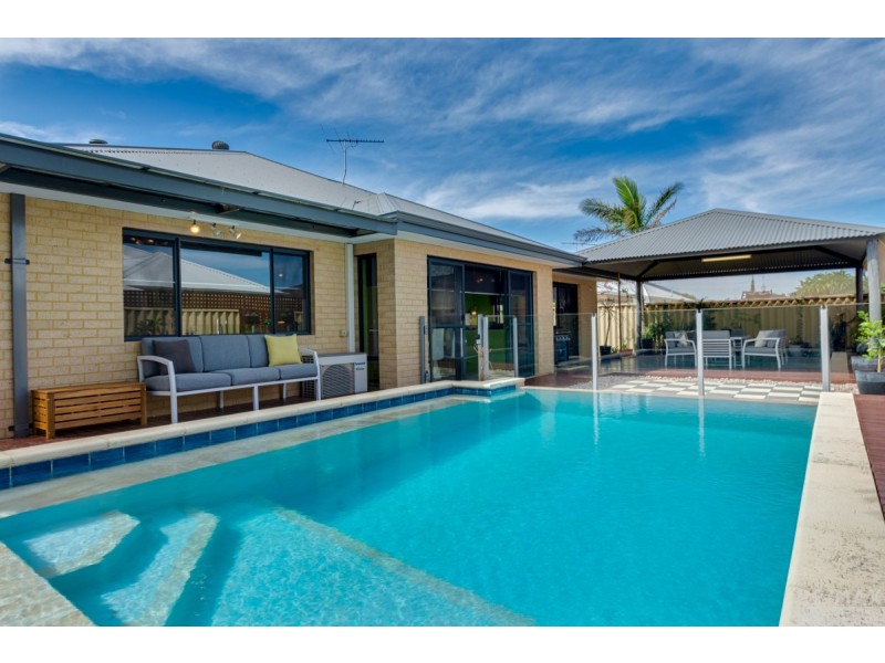 10 Leighton Gardens, Tapping WA 6065