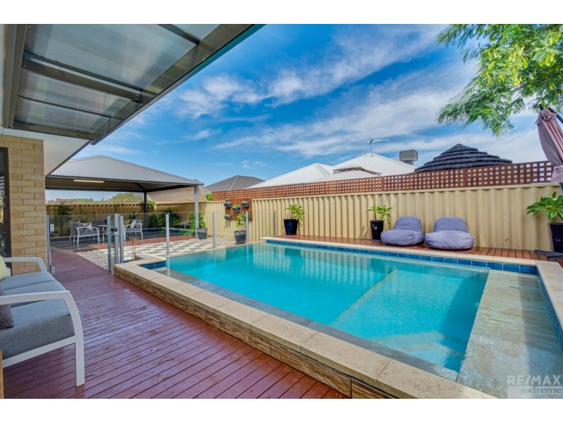 10 Leighton Gardens, Tapping WA 6065