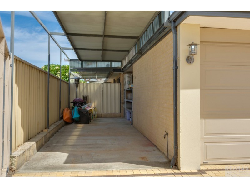 10 Leighton Gardens, Tapping WA 6065