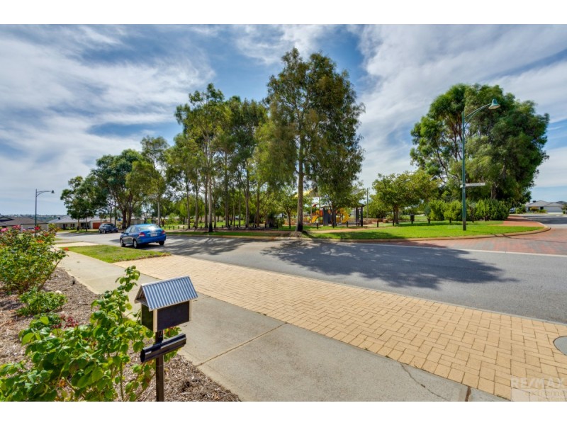 10 Leighton Gardens, Tapping WA 6065