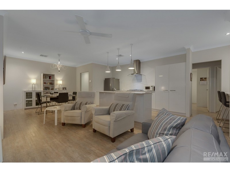 11 Scripta Way, Jindalee WA 6036