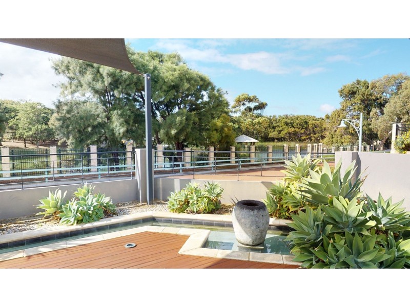 10 Moonflight Crescent, Iluka WA 6028